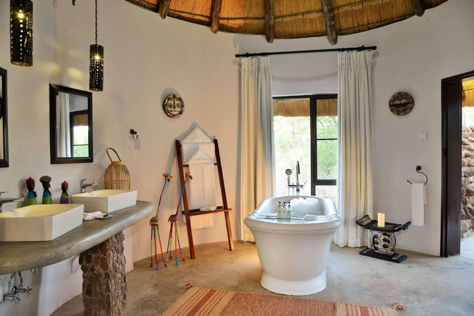 Wildtrack Safaris Eco Lodge Pandamatenga Exteriör bild