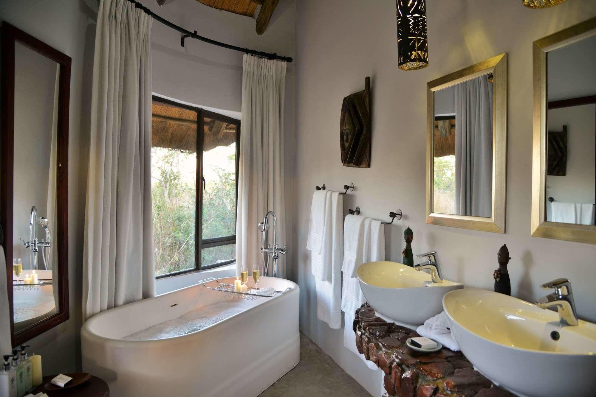 Wildtrack Safaris Eco Lodge Pandamatenga Exteriör bild