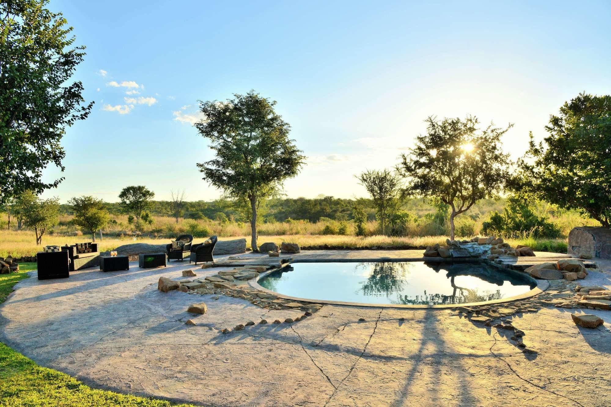 Wildtrack Safaris Eco Lodge Pandamatenga Exteriör bild