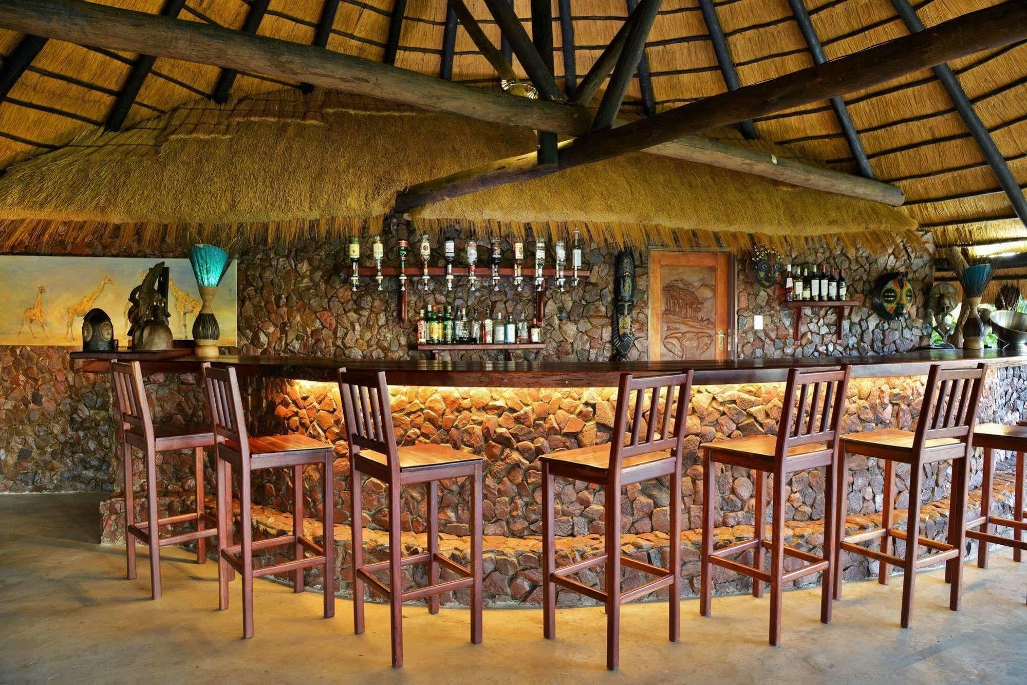 Wildtrack Safaris Eco Lodge Pandamatenga Exteriör bild