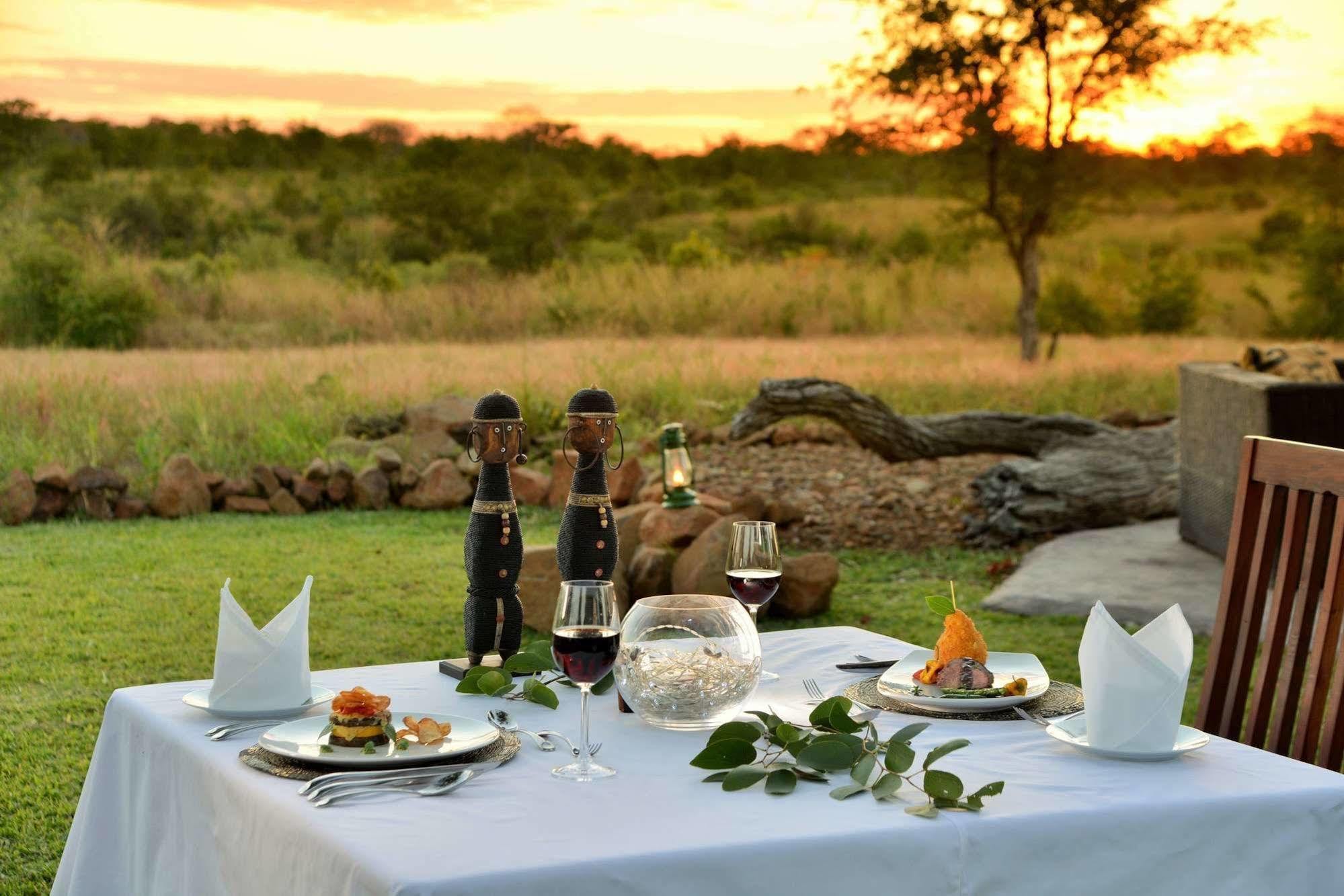 Wildtrack Safaris Eco Lodge Pandamatenga Exteriör bild