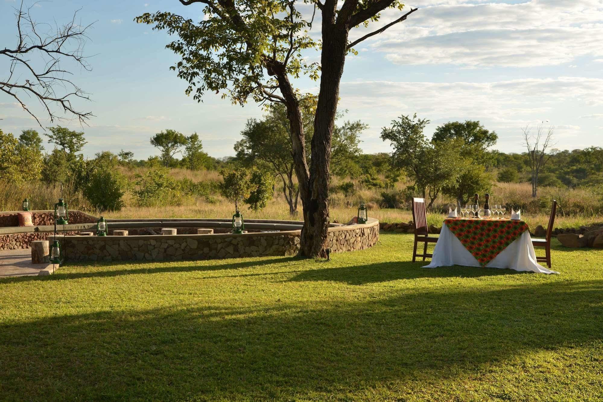 Wildtrack Safaris Eco Lodge Pandamatenga Exteriör bild
