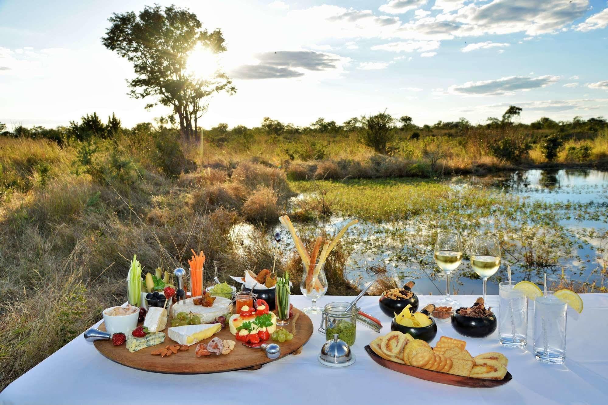 Wildtrack Safaris Eco Lodge Pandamatenga Exteriör bild