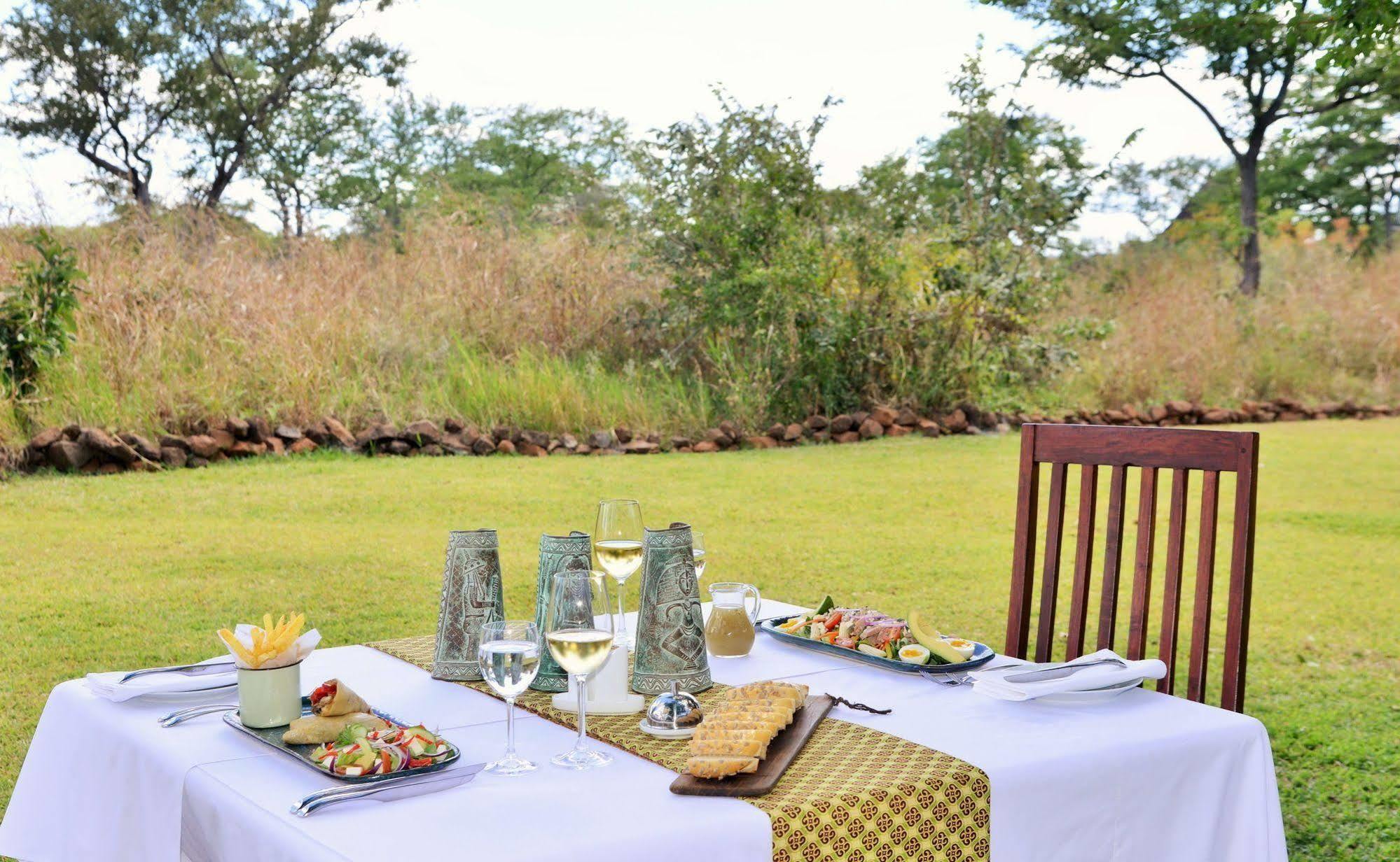 Wildtrack Safaris Eco Lodge Pandamatenga Exteriör bild