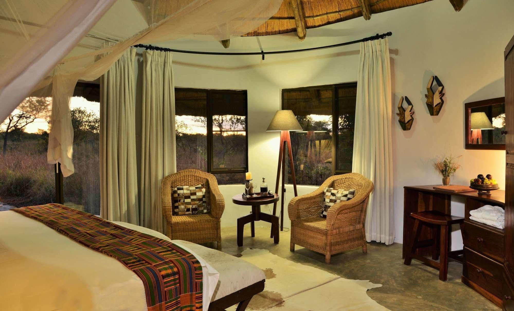 Wildtrack Safaris Eco Lodge Pandamatenga Exteriör bild