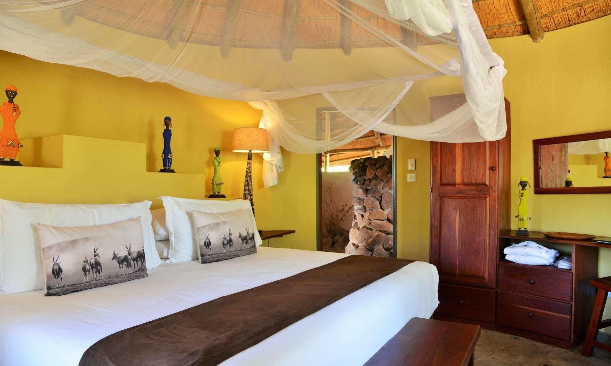 Wildtrack Safaris Eco Lodge Pandamatenga Exteriör bild
