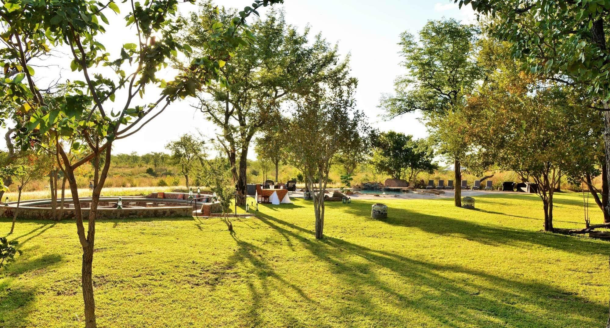 Wildtrack Safaris Eco Lodge Pandamatenga Exteriör bild